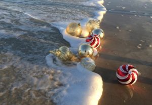 kerstdiner-eerst-wandelen-op-het-strand-uitnodiging